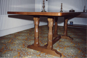 4 leg table